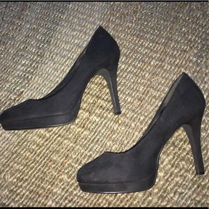 H&M Faux Suede Heels 👠